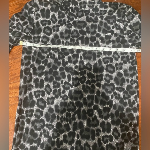 Leopard Print Turtle Neck Top - Picture 7 of 7